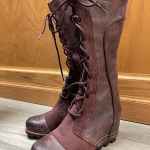 RARE!!! Sorel Women's Cate the Great maroon waterproof Lace-Up Boots.